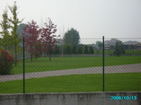 rete ideal con pali tondi 1 - recinzioni Lombardia - Pali - Reti